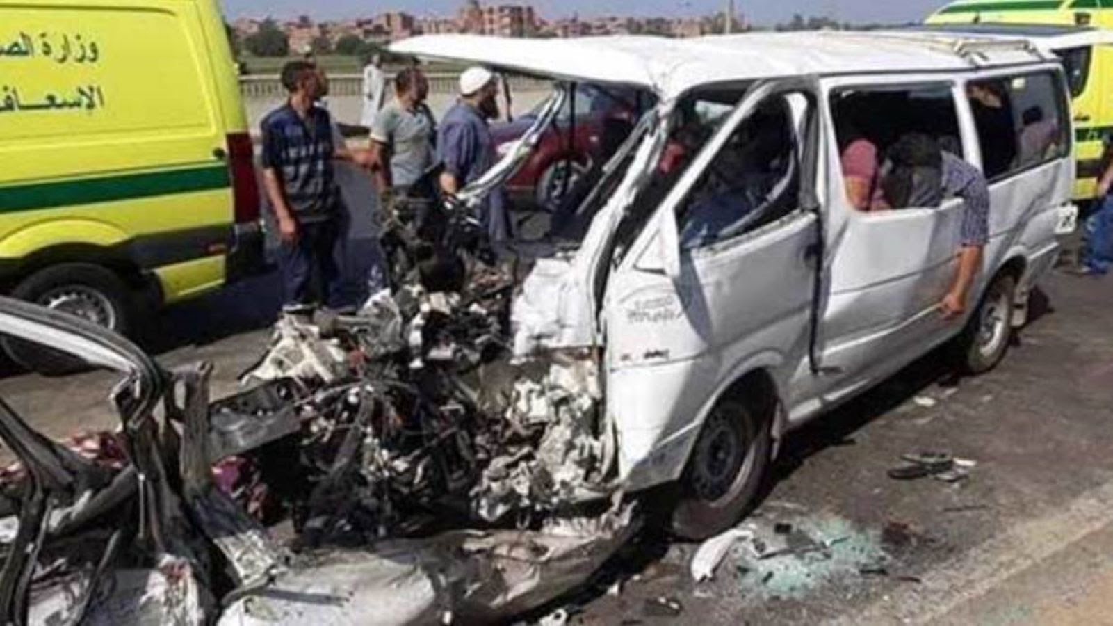 مصرع 11 شخصاً وجرح 9 إثر تصادم سيارتين فجر اليوم بمصر