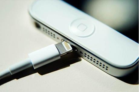 آبل تتخلى عن الشاحن الخاص بها وتتجه إلى Type-C قريبا.. تفاصيل