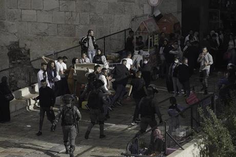 إصابات واعتقالات خلال قمع الاحتلال فعالية لإحياء المولد النبوي في القدس