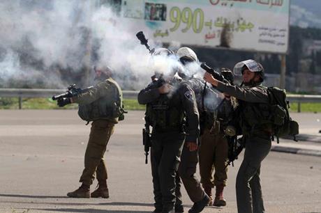 إصابة 3 فلسطينيين برصاص الاحتلال في الخليل