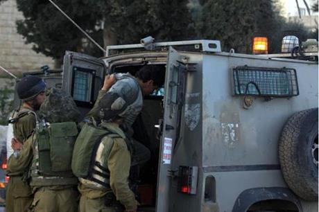 الاحتلال يعتقل 3 فلسطينيين من رام الله