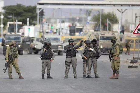 الاحتلال يغلق الضفة الغربية وقطاع غزة بدعوى الانتخابات