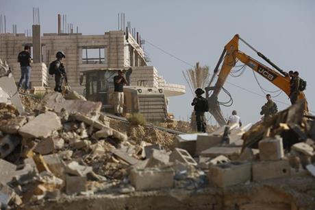 الاحتلال يهدم ثلاثة منازل في أريحا