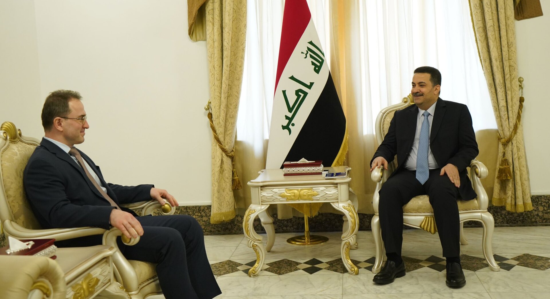 العراق.. رئيس الحكومة المكلف يستقبل السفير الروسي