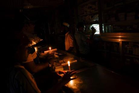 انقطاع التيار الكهرباء عن أكثر من 80% من السكان بنغلاديش أمس