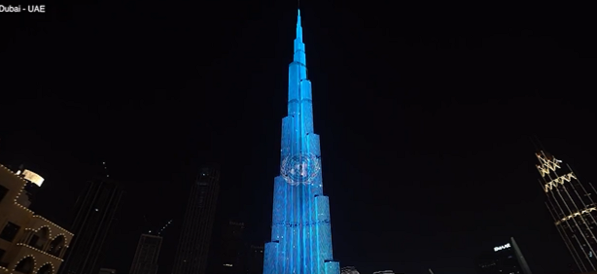 بمناسبة يوم الأمم المتحدة.. إضاءة برج خليفة باللون الأزرق