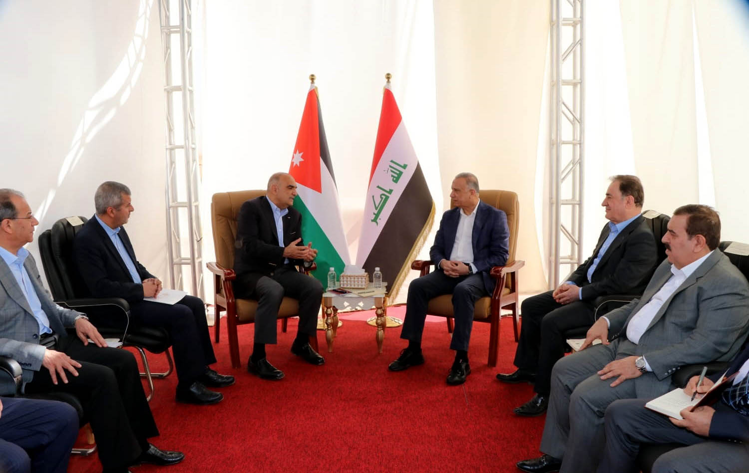 رئيس الوزراء يعقد مباحثات مع نظيره العراقي