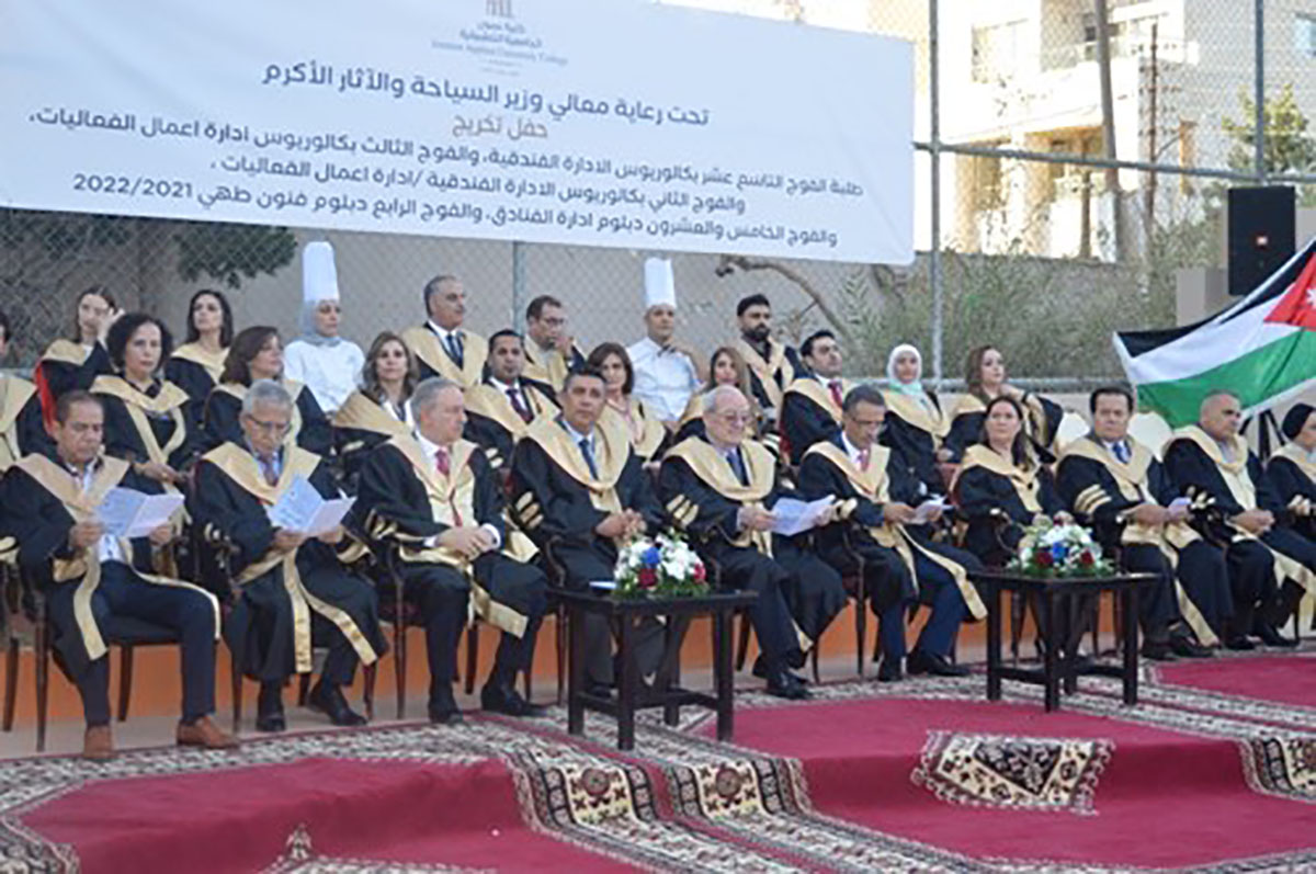 وزير السياحة يرعى حفل تخريج طلبة كلية عمون الجامعية