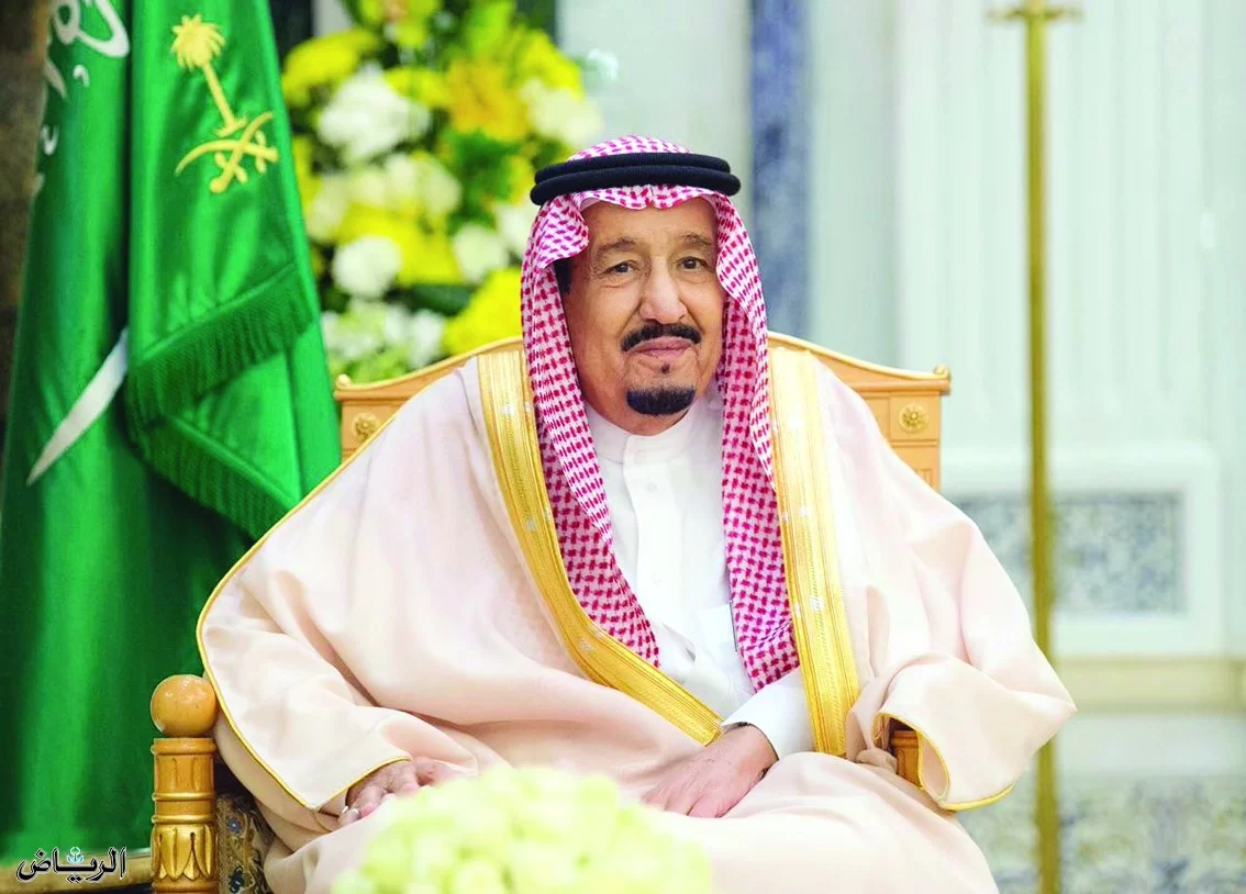 الملك سلمان يكرم 80 مواطنا سعوديا
