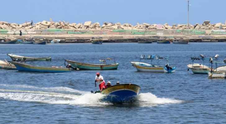 الاحتلال يعتقل أربعة صيادين في بحر غزة