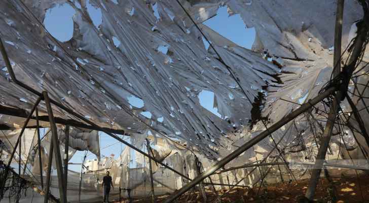 الاحتلال يقصف موقعا وسط قطاع غزة