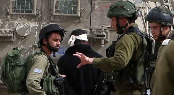 الاحتلال يعتقل فلسطينيا في جنين ويستولي على مركبته