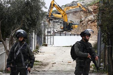 الاحتلال يهدم منزلا قيد الإنشاء في بيت حنينا شمال القدس