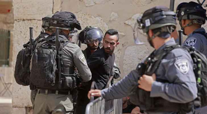 الاحتلال يعتقل فلسطينيين في نابلس وطوباس
